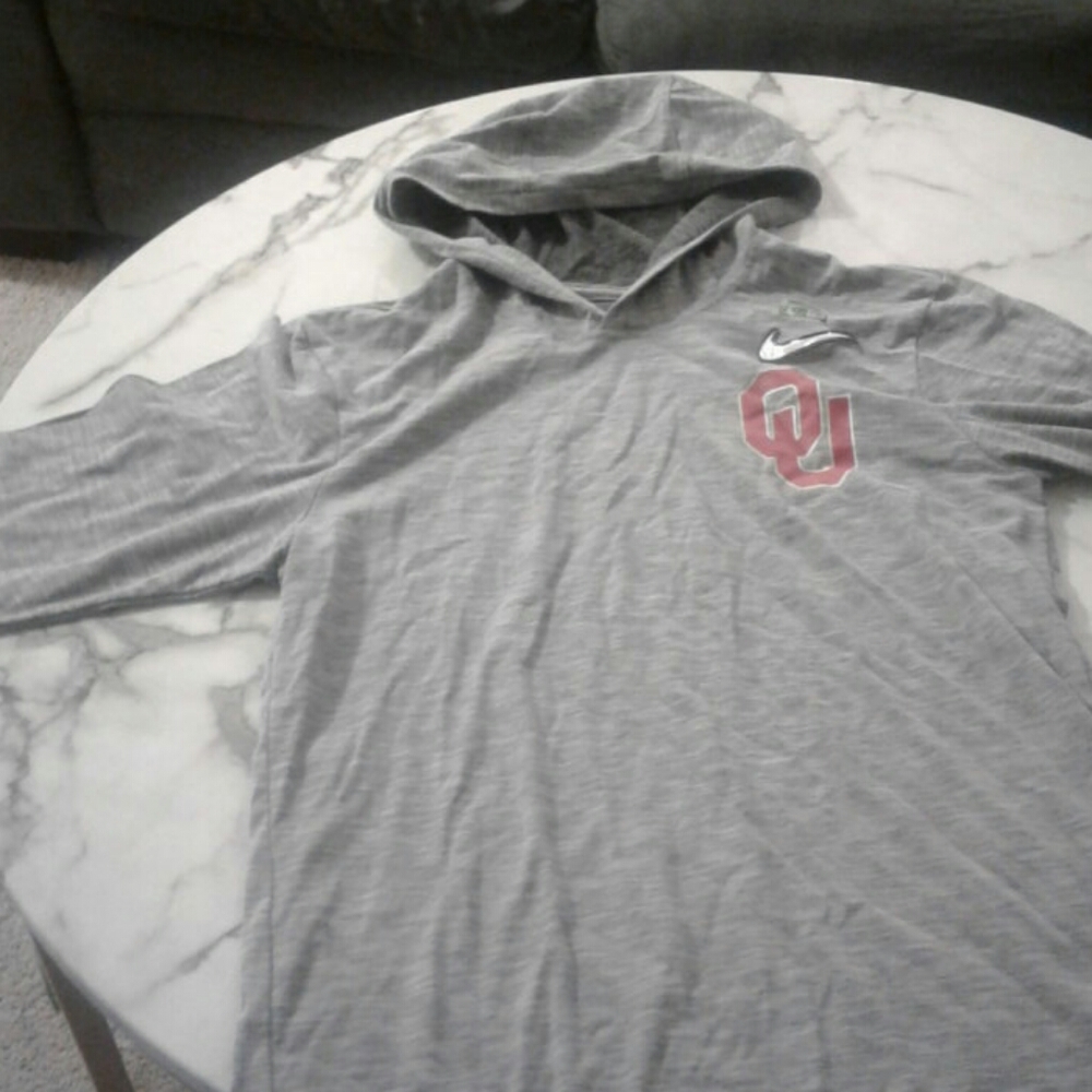 T-shirt and hoodie
